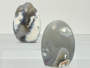lot 46 image: Blue Orca Agate Lot of 2 Freeforms 383 gm  13.4 oz and 351 gm  12.3 oz    Total weight 732 gm  1 lb. 9.8 oz.