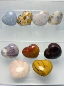 lot 252 image: 12 kilo Polished Hearts