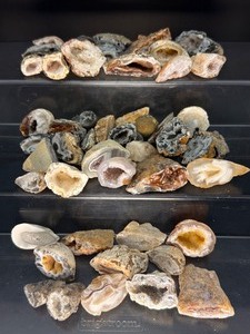 lot 284 image: 12 kilo half polished oco geodes