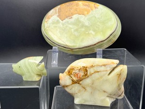 lot 108 image: Green Onyx Polished lot of 3 Bowl, 2 fish Bowl 634 gm.  6.3 oz.  2 fish 528 gm.  1lb. 2.6 oz.  Total Weight 1.162 k  1 lb. 8.9 oz.