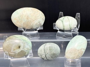 lot 285 image: Garnierite Polished Palmstones Lot of 5  415 gm.  14.6 oz.