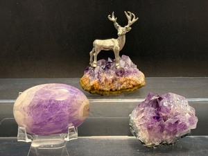 lot 31 image: Amethyst Misc. Lot of 3 Buck on Geode 152 gm  5.3 oz., Gallet 165 gm  5.7 oz., Geode Chunk 135 gm.  4.7 oz.  Total Weight 453 gm  1 lb.