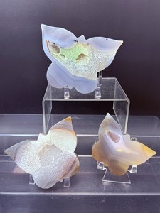 lot 51 image: Gorgeous Celestite Standing Egg1 kilo 654 gm  3 lbs 10 oz.