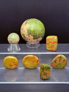 lot 175 image: Unakite Polished Lot of 7 2 sphere, 3 palmstones and 2 square tumbles. sphere 62mm, 378 gm13.2 oz.  sphere 27mm, 37 gm  1.3 oz.  3 palmstones 72 gm  2.5 oz.  2 square tumbles 72 gm  2.5 oz.  Total Weight 12 kilo or 559 gm  1 lb. 3.5 oz.
