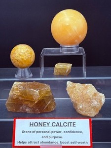 lot 192 image: Honey Calcite Polished and Rough Lot of 5 sphere 63mm  400 gm.  14 oz., sphere 42 mm  126 gm.  4.4 oz., 2 rough chunks & 1 sm piece 430 gm.  15.1 oz.