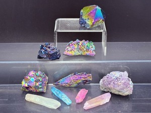 lot 182 image: Aura Quartz Misc. Lot of 10 chunky tower, 4 geode clusters, 1 kyanite blade and 4 small points.   Total Weight 307 gm  10.8 oz