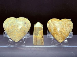 lot 185 image: Indonesian Amber Polished Lot of 3 2 hearts (one with tiny chip on end) and 1 tower  Total Weight 93 gm  3.2 oz. See description for more information