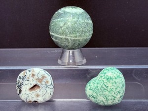 lot 194 image: Tree Agate Polished Lot of 3 sphere, heart and palmstone   sphere 40mm, 111gm  4 oz  heart 67 gm  2.3 oz.  palmstone 25 gm  .8 oz  Total Weight 258 gm  9.1 oz