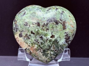 lot 209 image: Stunning Chrysoprase Polished Heart 163 gm  5.7 oz.