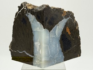 lot 105 image: Huge Thunderegg 4 kilo  9 lb. Is a nodule-like volcanic rock, similar to a geode, with a rough exterir and a patterned interior of agate, opal, or jasper that is revealed when cut open.