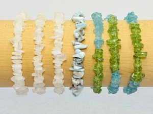 lot 270 image: Chip Bracelets Lot of 6 3-Peridot & Apatite, 3 Rainbow Moonstone and 1 Laramar
