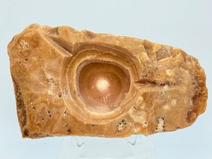 lot 223 image: Vintage 1970 Natural Onyx Live Edge Ashtray 1 k 419 gm.  3 lb. 2 oz.