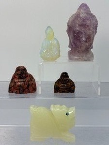 lot 286 image: Buddha Polished Lot of 4 (amethyst, opalite, rhodonite. & tigers eye and  1 Spirit Animal Carving. . methyst head. 177 gm 6.2 oz.  3 small Buddha 90gm  3.1oz.   Spirit animal 78 mg 2.7 oz  Total Weight 345 gm  12.1 oz.