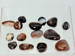lot 289 image: Black Sardonyx Tumbles Lot 129 gm  4.5 oz