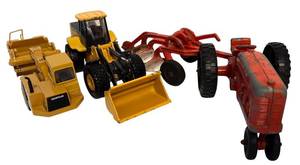 lot 153H image: UL - Set of 3 Vintage Die-Cast Toy Farm Tractors and Loader Vehicles