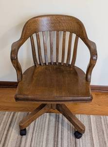 lot 135 image: BR - Vintage Oak Swivel Office Chair by Sikes Company
