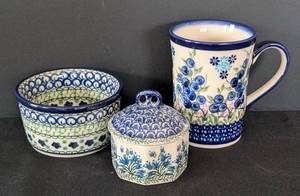 lot 141 image: K - Assorted Polish Pottery Mug, Bowl, and Lidded Jar Collection