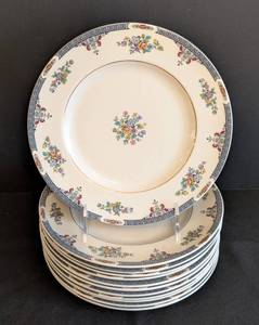 lot 143 image: K - Set of 12 Vintage Royal Doulton Cotswold 8.25 Dinner Plates
