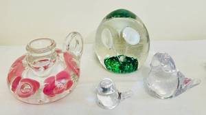 lot 165C image: LR - Set of 4 Decorative Art Glass Paperweights and Figures, Tallest 3 Inches