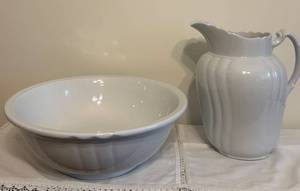 lot 166C image: LR - Vintage ohnson Bros Royal Ironstone China Wash Basin and 11 Inch Pitcher Set