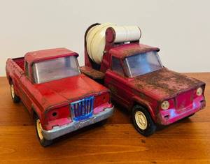 lot 167C image: LR - Lot of 2 Vintage Tonka Jeep Pressed Steel Toy Trucks 9 Inch