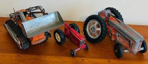lot 177C image: FR - Set of 3 Vintage Die-Cast Toy Tractors Including Hubley Tractor