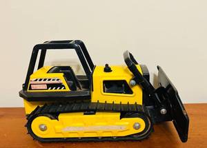 lot 246C image: LRDR - Vintage Tonka Yellow Plastic Bulldozer Toy