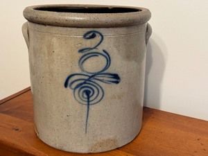 lot 65C image: FR - Vintage 2-Gallon Bee Sting Stoneware Crock