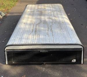 lot 8 image: Instantop Aluminum Truck Bed Cap with Windows
