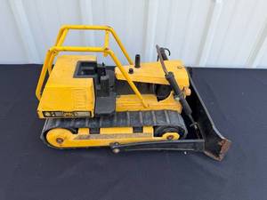 lot 28 image: Vintage Tonka Metal Bulldozer Toy Construction Vehicle