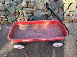 lot 42 image: Vintage Radio Flyer 90 Red Wagon with Pull Handle