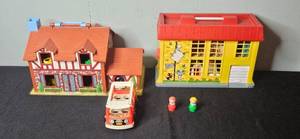 lot 151 image: Fisher-Price Vintage Play Family Childrens Hospital and Tudor House with Figures and Ambulance