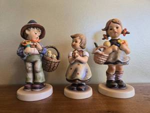 lot 179 image: Set of 3 Goebel Hummel Figurines with Baskets, 1971-1991