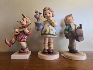 lot 181 image: Set of 3 Goebel M.I. Hummel Figurines Germany