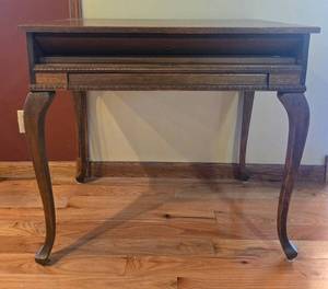 lot 186 image: Vintage Wooden Writing Desk with Storage Compartments 32x34x20 Inches