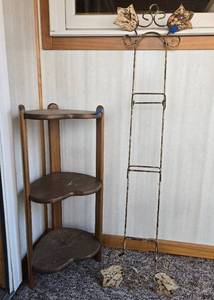 lot 189 image: Wooden Corner Shelf and Metal Decorative Towel Rack Set