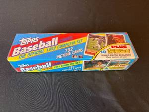 lot 226 image: Factory-Sealed 1992 Topps Baseball Complete Set with 792 Cards and 10 Topps Gold Cards