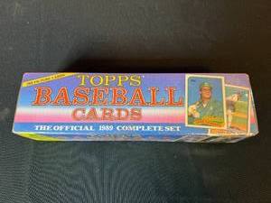lot 227 image: 1989 Topps Baseball Cards Complete Set Factory-Sealed 792 Cards