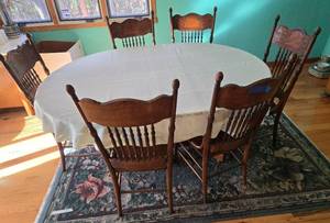 lot 235 image: Oval Dining Table with 6 Wooden Chairs and Removable Leaf