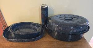 lot 237 image: Graniteware Roaster Pan Collection with Klean Kanteen Fireworks Bottle