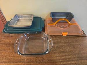 lot 238 image: Assorted Baking Pans and Covered Cake Containers Lot