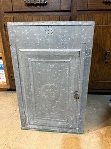 lot 259 image: Vintage Metal Bread Box Cabinet with Shelves