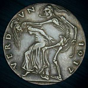 lot 5 image: Uncirculated 1917 Karl Goetz Battle of Verdun Medal Restrike