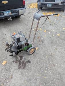 lot 1 image: John Deere 624 Tiller - Had Running - Wide Cultivators - Briggs & Stratton Engine