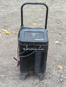 lot 3 image: Schumacher Battery Charger Sc1324