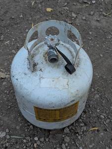 lot 6 image: 20 Lb Propane Tank