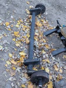 lot 9 image: Large Dexter 3900# Axel - Great Shape