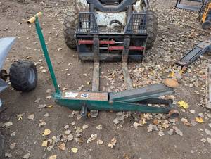 lot 20 image: Large Heavy Duty Car Jack - 10 Ton
