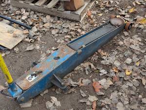 lot 21 image: Large Heavy Duty Car Jack - 10 Ton
