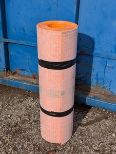 lot 26 image: Large Roll Of Redi Tile Matting